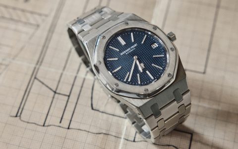 AP皇家橡樹(shù)Jumbo16202ST手表最新行情溢價(jià)驚人堪稱運(yùn)動(dòng)表天花板