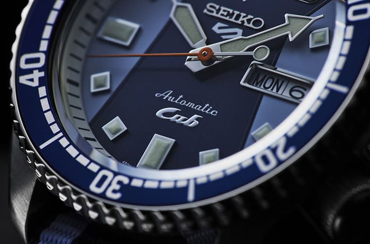 SEIKO第三款HONDA本田小狼聯(lián)名表5 Sports系列化身經(jīng)典摩托車