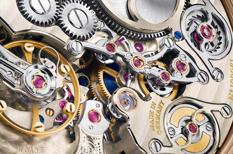 朗格Zeitwerk十進(jìn)制三問表改采品牌獨家蜂蜜金材質(zhì)亮相