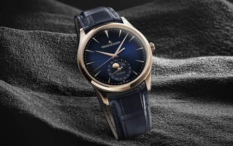 積家Master Ultra超薄大師月相表改玫瑰金材質搭配漸層藍色面盤詮釋雅致型格
