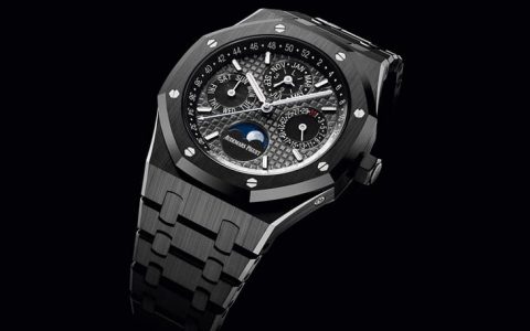 愛彼皇家橡樹系列全黑陶瓷煉帶表：稀有與工藝的完美結合