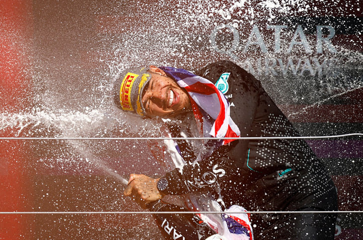 漢密爾頓英國大獎賽奪冠：情感爆發與IWC特別版腕表的紀念時刻