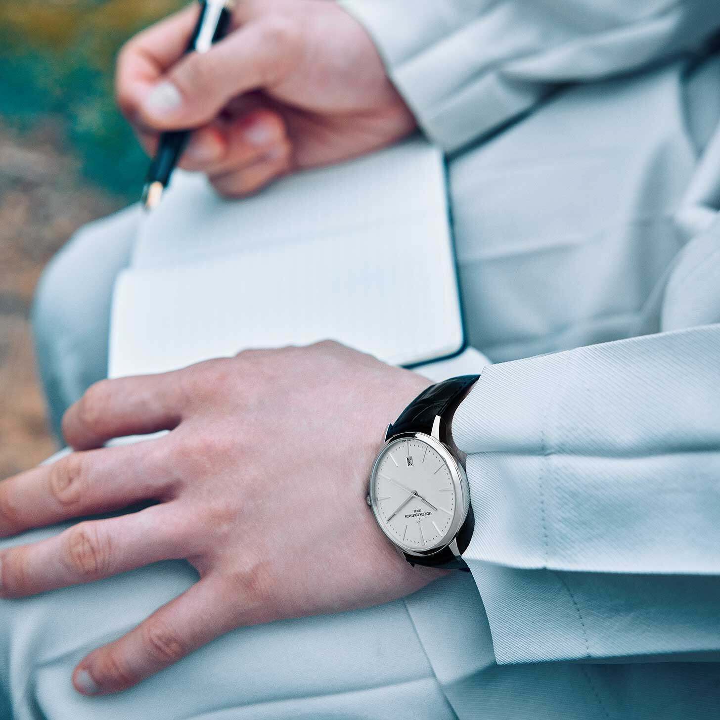 以藝術(shù)凝住時間|江詩丹頓與飄雅活藝共同呈獻「永恒連結(jié)|共鑄之緣」展覽體現(xiàn)廖榮想師傅與徒弟林繁盛兩代人智慧傳承