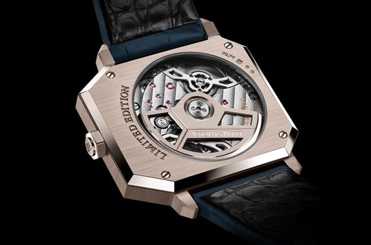 愛(ài)彼[RE]Master02：復(fù)古與創(chuàng)新的融合，沙金材質(zhì)演繹不對(duì)稱美學(xué)