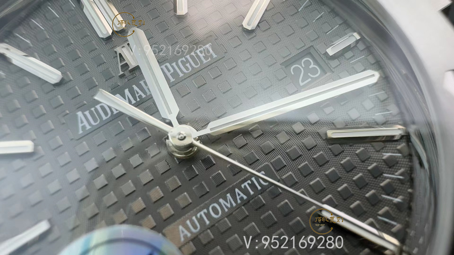 APS廠愛彼皇家橡樹15500ST系列新升級(jí)：中軸改進(jìn)與盤面細(xì)節(jié)優(yōu)化