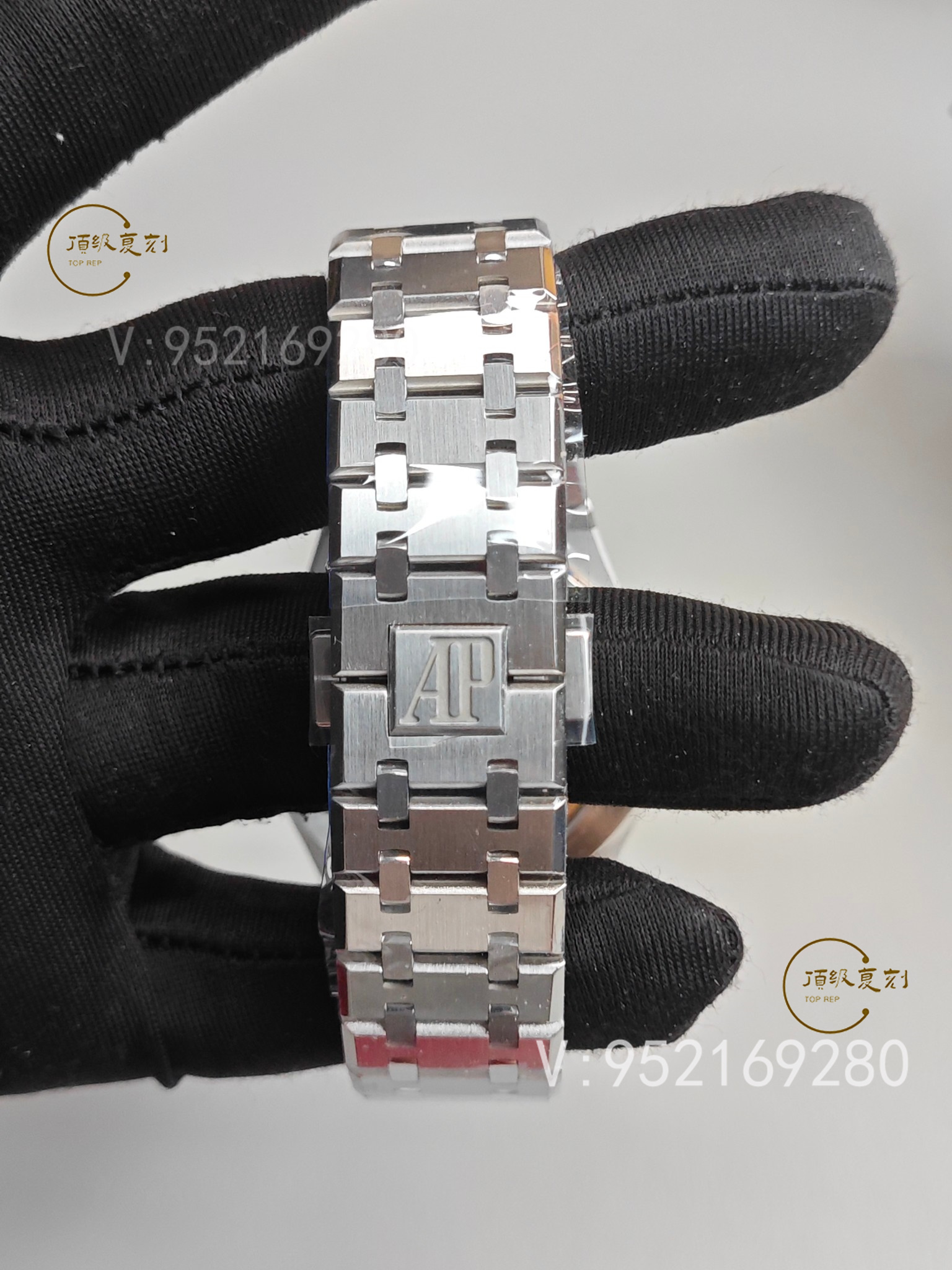 APS廠愛彼皇家橡樹15500ST系列新升級(jí)：中軸改進(jìn)與盤面細(xì)節(jié)優(yōu)化